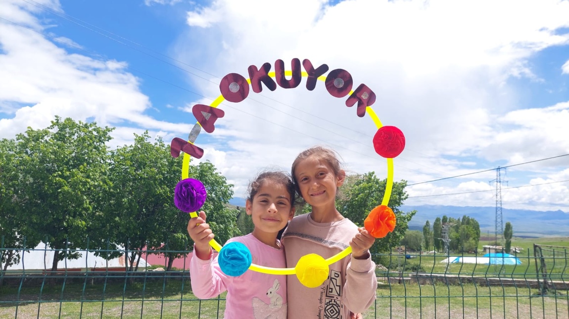 Yukarıbademözü İlkokulu’nda Okuma Bayramı ve Mezuniyet Coşkusu